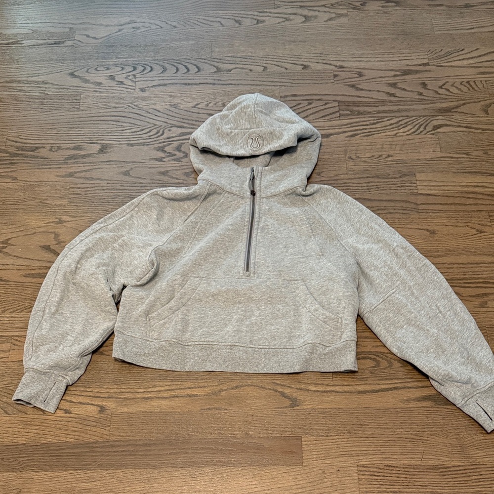 Like new, Lululemon Gray scuba Women's cropped Hoodie, front pocket.